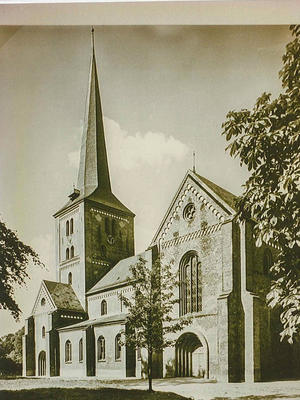 Bild vergrern: Marienkirche seitlich rechts hist 2014