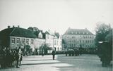 Bild vergrößern: Britische Truppen auf dem Marktplatz 1945 (Kalkberg-Archiv)